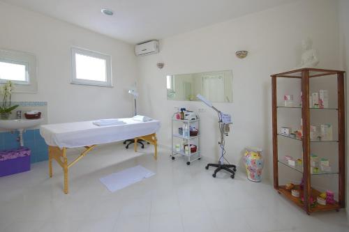 Iris Hotel - image 3