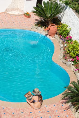 Iris Hotel - image 11