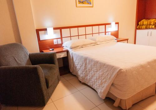 1 double bed, 2 twin beds