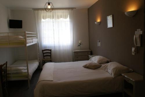 4 twin beds