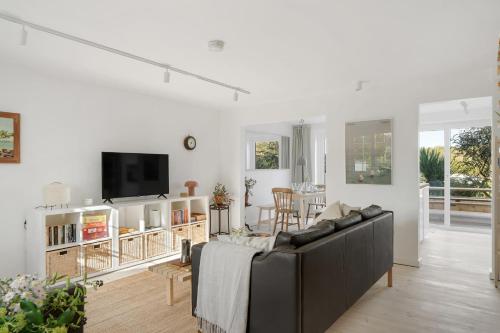 Beachfront Architect-Designed Home with Parking