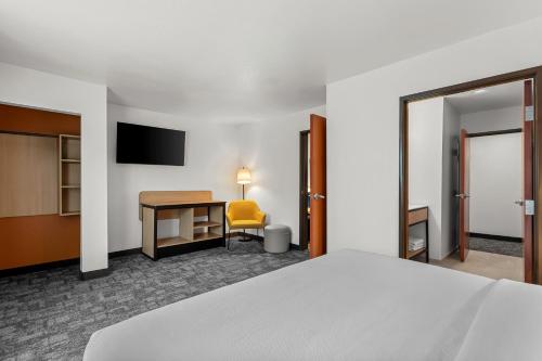 1 king bed, 1 sofa bed