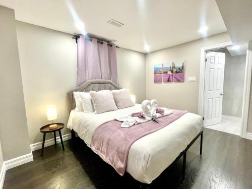 Violet Escape Modern Apt 1B 1B, Kitchen, Parking