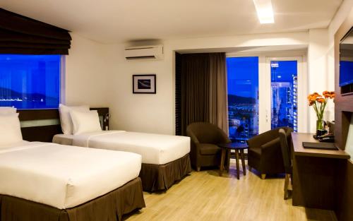 room detail thumbnail 1