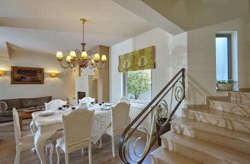 Banquet hall, Villa EverGreen in Iraklio