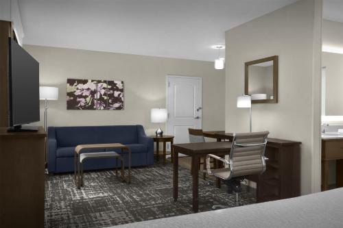1 king bed, 1 sofa bed