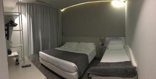 1 queen bed, 1 sofa bed
