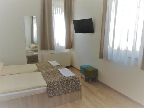 Hotel Logavina 8 Free Parking - image 2