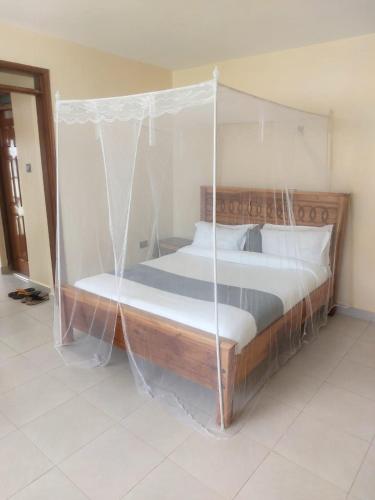 WHITE HOUSE Holiday Home, Karatina