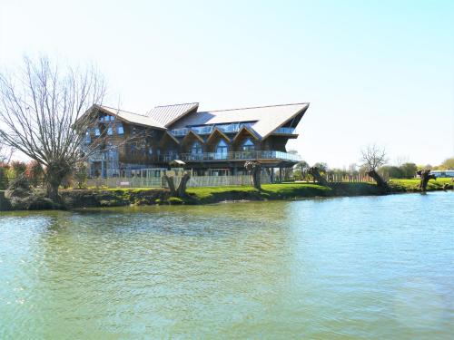 Bend in the River Lodge - image 2
