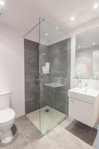 Minimal Sea View Maisonette - image 14