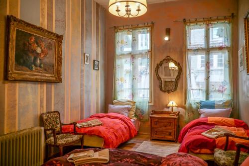 4 twin beds