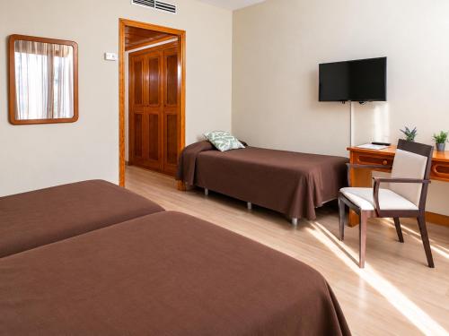3 twin beds
