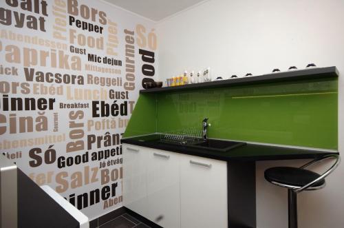 Kitchen, Regina Delux Apartman in Ovaros