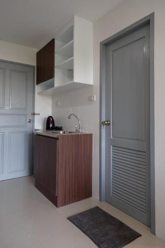 ห้องน้ำ, คิว สเปซ เรสซิเดนซ์ (Q Space Residence) near สถานีรถไฟฟ้าใต้ดินลาดพร้าว