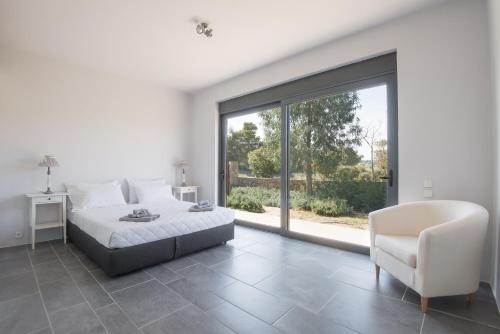 Minimal Sea View Maisonette - image 13