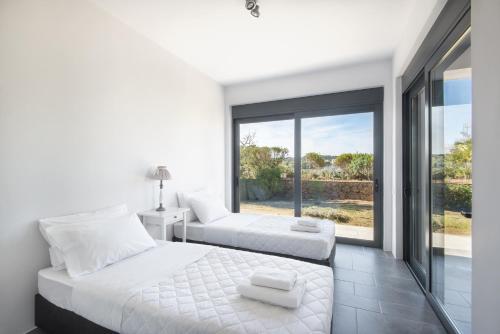 Minimal Sea View Maisonette - image 8