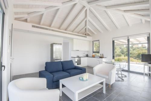 Minimal Sea View Maisonette - image 11