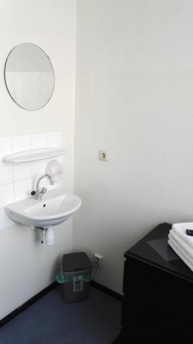 Quadruple Room with Shared Bathroom image 7