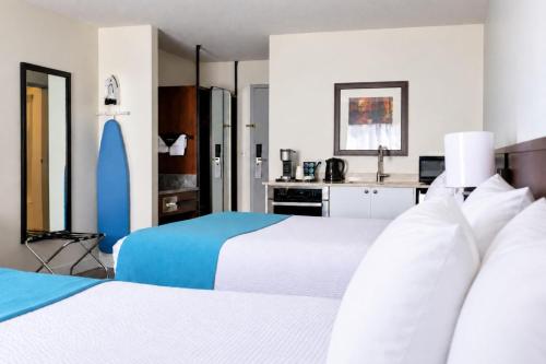 2 queen beds