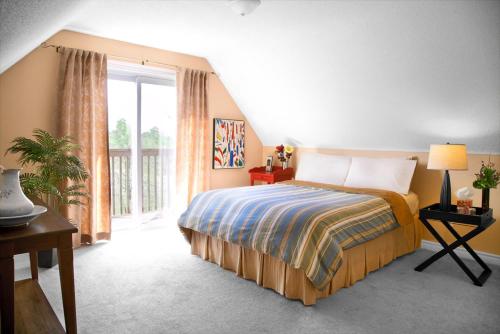 Triple Room with Shared Bathroom