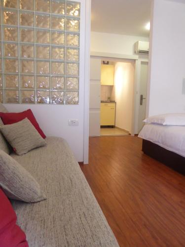 Studio Apartment Mila, Split (photo 10)