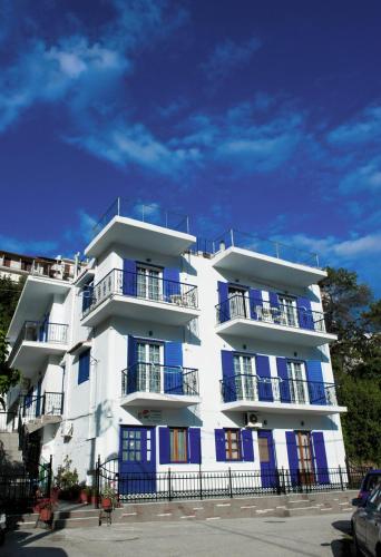 Syraina Apartments