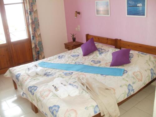 Double or Twin Room image 4