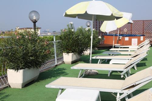 Aparthotel Touring - image 8