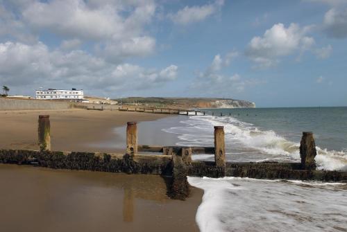 pláž, The Sandown - Seafront, Sandown, Isle of Wight - CAR FERRY TICKET from 109 Pounds in Isle of Wight