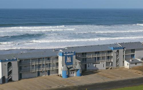The Sandcastle Beachfront Hotel - image 5