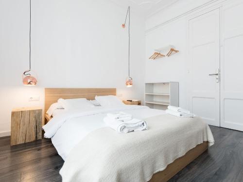 Double Room with Shared Bathroom image 2