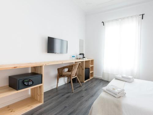 Double Room with Shared Bathroom image 4