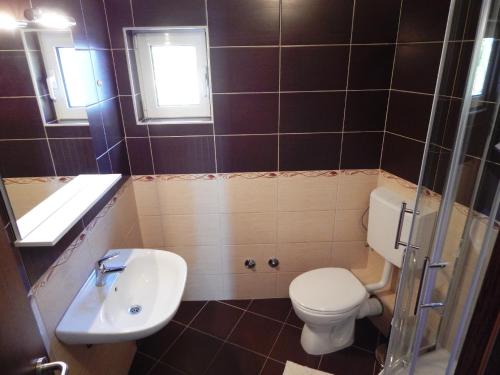 One-Bedroom Apartment image 10