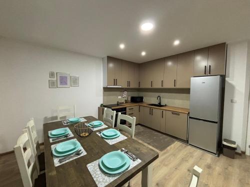 2 bedrooms, 4 beds