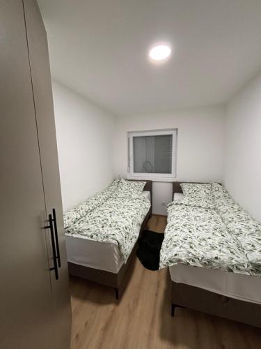 2 bedrooms, 4 beds