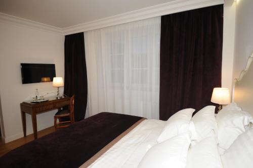 Hôtel Victor Hugo Room Type - Superior Double Room