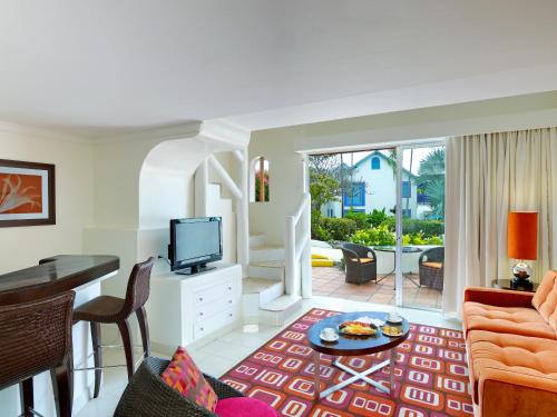 Crystal Cove by Elegant Hotels - All-Inclusive photo 3