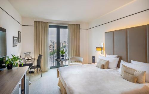 Chambre double avec 1 ou 2 lits, exécutif, level, vue sur la rivière, accès au salon