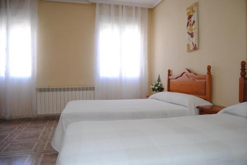 1 double bed, 1 twin bed