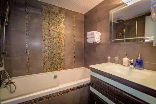 Hotel Relais Saint Jean Troyes - image 13