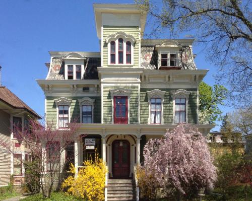 . Hudson City Bed and Breakfast