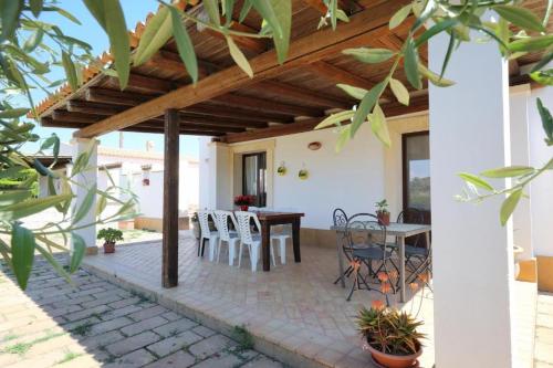 2 bedrooms, 3 beds