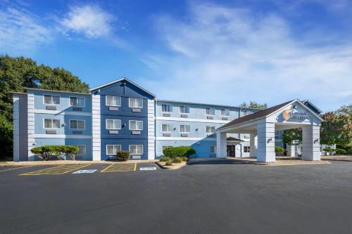 Comfort Inn & Suites East Moline near I-80
