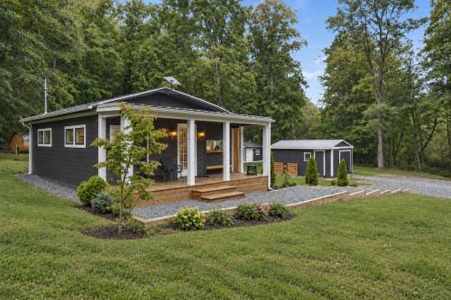 Pet-Friendly Newly Renovated Cabin, Beautiful Hudson Valley Setting