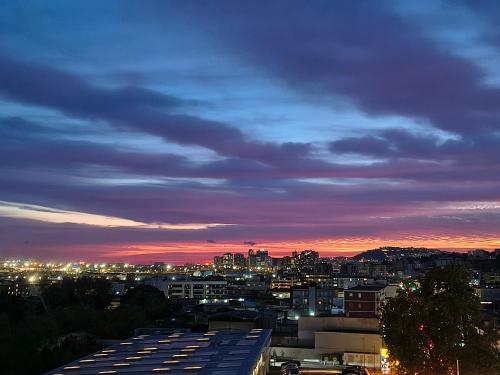 House esclusiv Parking Free Vista su Napoli e Vesuvio 10 minuti stazione centrale e 3 min autostrade