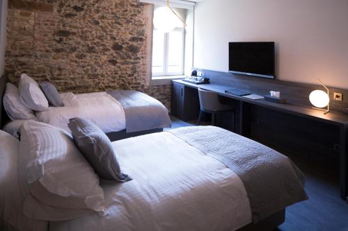 2 twin beds