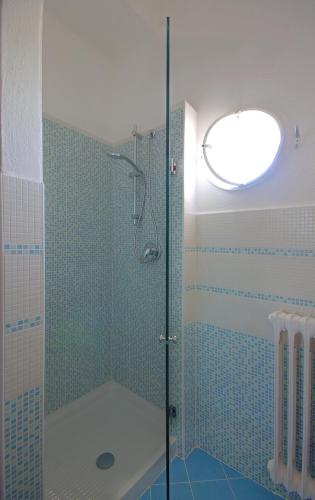 Triple Room with Balcony image 4