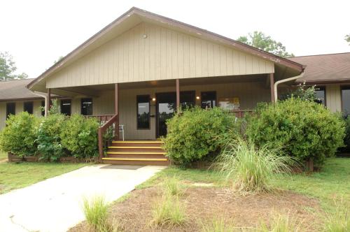 Carolina Landing Camping Resort Two-Bedroom Cabin 1 in Fair Play, USA
