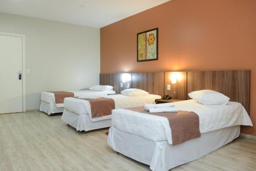 3 twin beds